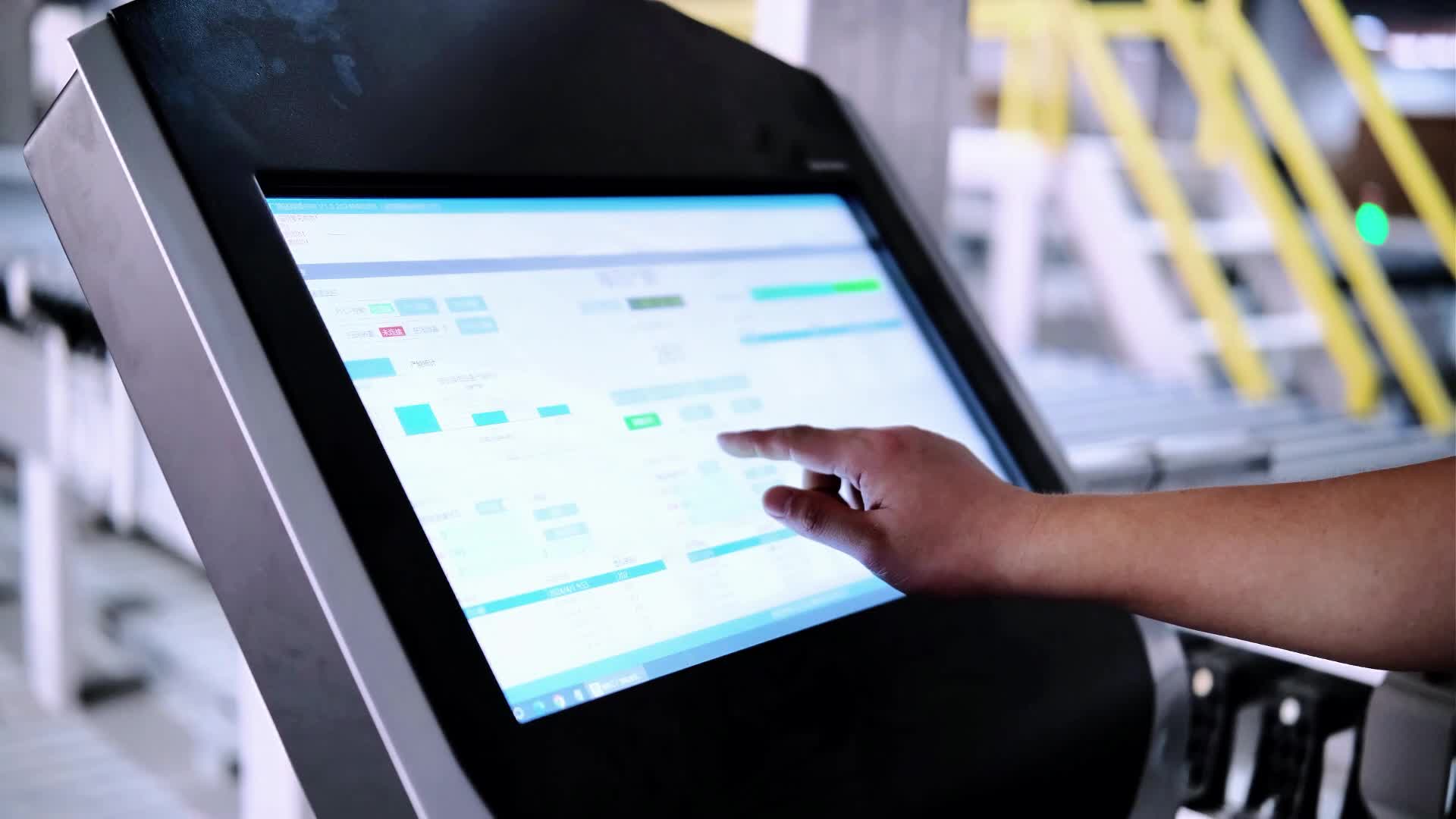 EXCITECH houtbewerkingsmachines bouwt voor u een fabriek in intelligent meubilair.