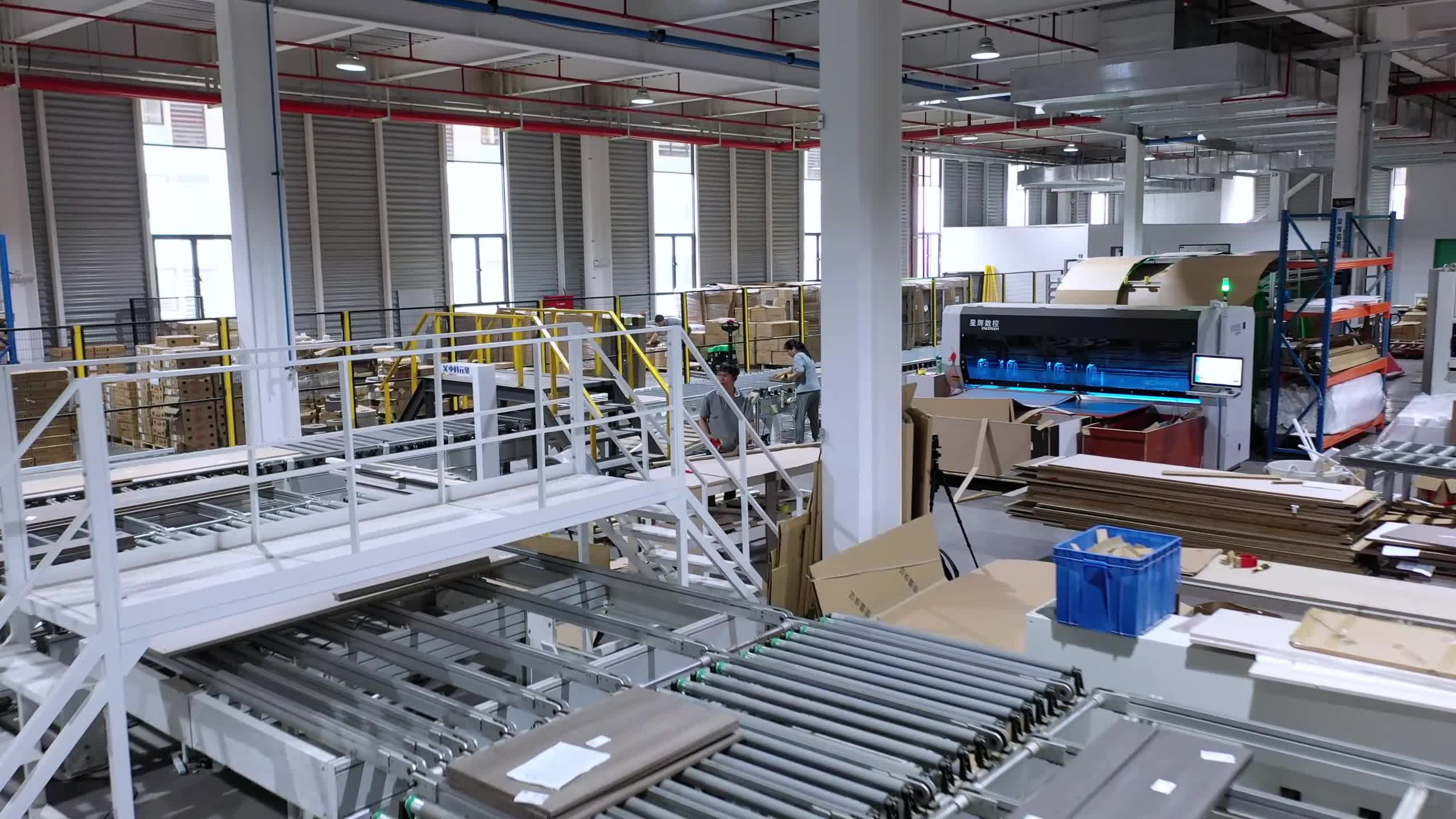 De EXCITECH-verpakkingsmachine toont zijn unieke voordelen en verbetert de verpakkingsefficiëntie van meubelbestellingen.