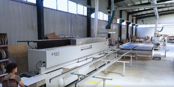 Slimme fabriek, kies voor EXCITECH! Beijing dingxiang meubelen intelligent kantenverlijmingsproject.