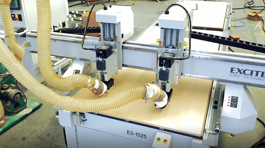 EXCITECH houtbewerkingsmachine: milieubescherming, hoog rendement en precisie.